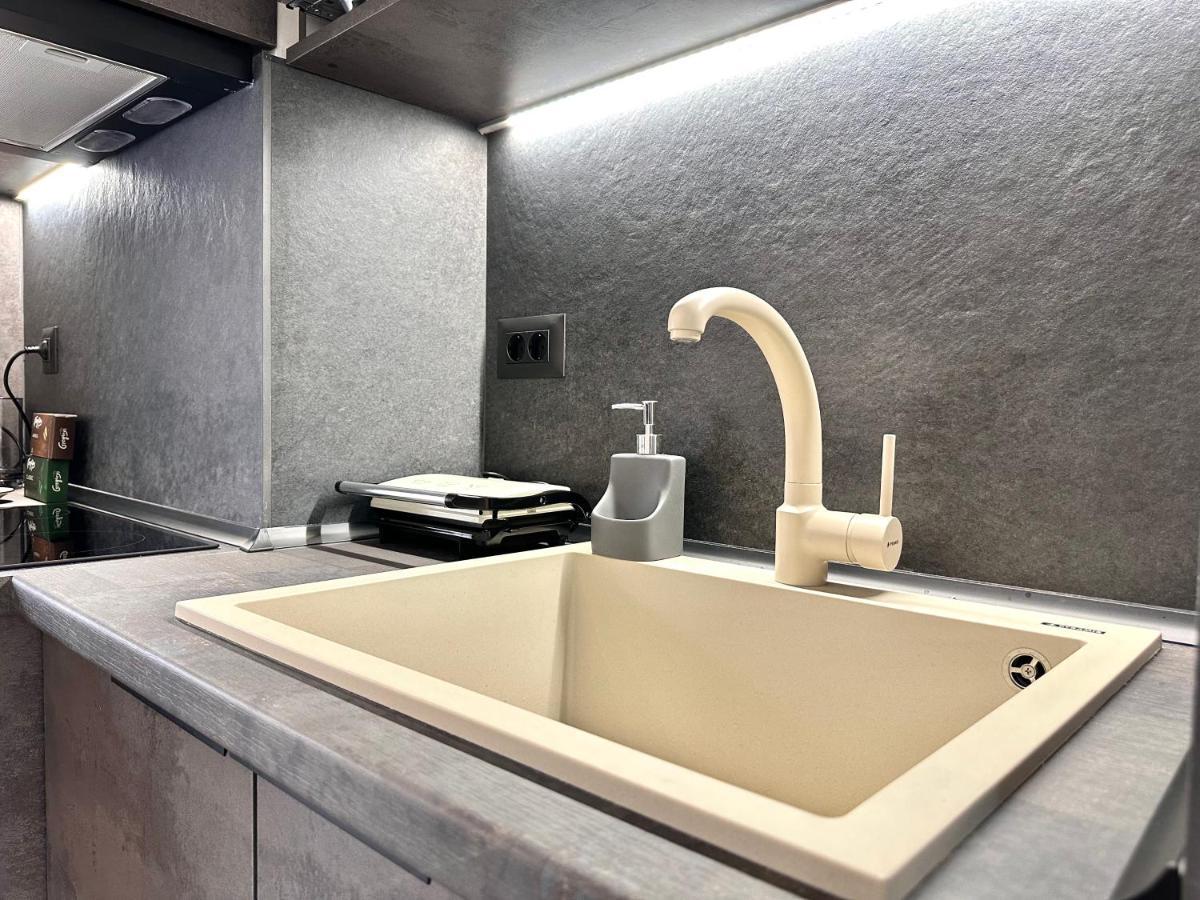 Seaside Deluxe Apartment Ялисос Екстериор снимка