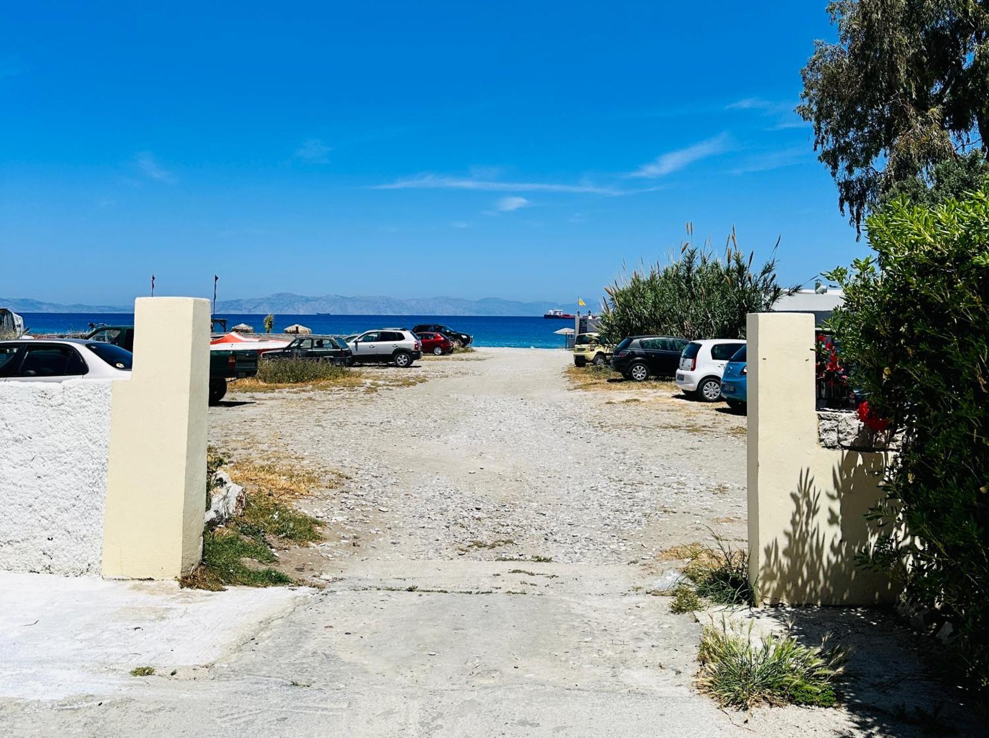 Seaside Deluxe Apartment Ялисос Екстериор снимка